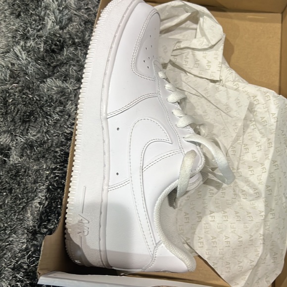 Slightly used Air Force 1s almost new - Picture 2 of 4